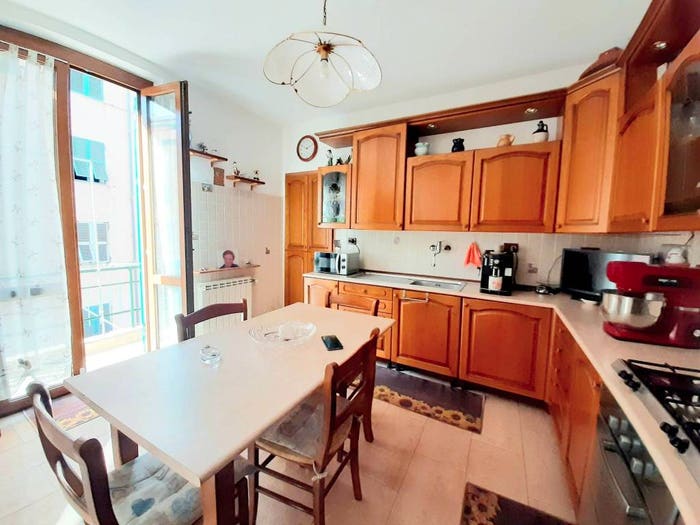 Appartamento trilocale in vendita in Piazza Facchini, Rivarolo, Genova