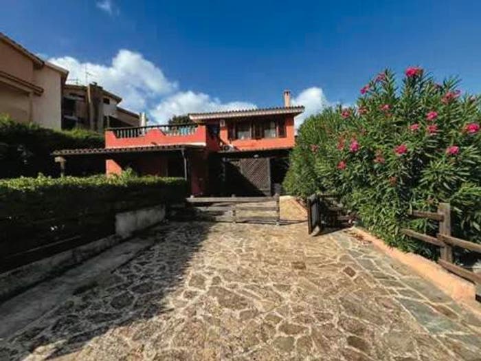 Appartamento trilocale in vendita in Via Dei Gerani No Number, Golfo Aranci