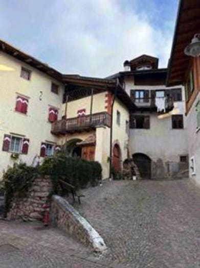 Casa con 6 locali in vendita in Frazione Vervò Via Xiv Settembre, Vervò, Predaia