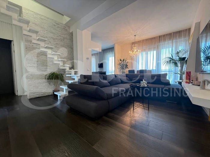 Appartamento con 5 locali in vendita in Centro, Pontedera