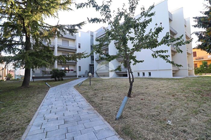 Appartamento con 6 locali in vendita in Via Amendola, Giulianova