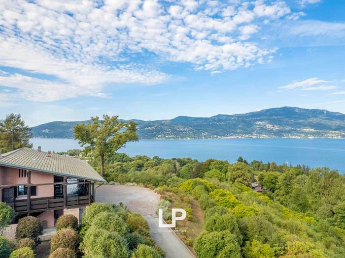 Casa con 6 locali in vendita in VIALE DELLE VOLPI, LavenoMombello