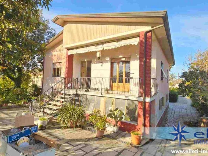 Casa con 6 locali in vendita in Marina di Massa Centro, Massa
