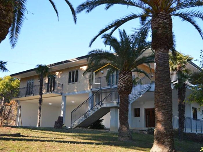 Casa con 6 locali in vendita in Contrada Alberelli, Fermo