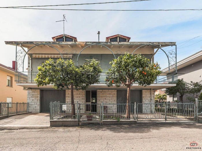 Casa con 6 locali in vendita in Viale Aviano, Papini Oltremare, Riccione