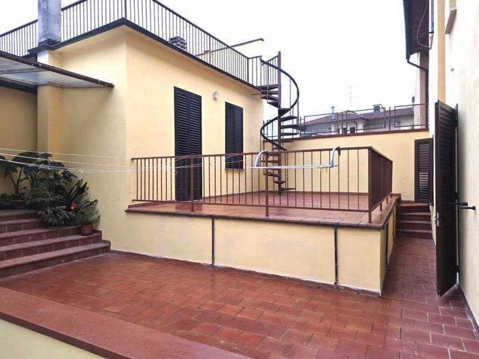 Appartamento con 6 locali in vendita in Villa Severi Cappuccini, Arezzo