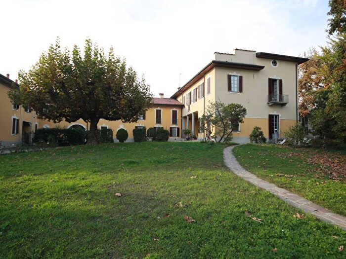 Casa con 6 locali in vendita in Via Risorgimento, Monticello, Monticello Brianza