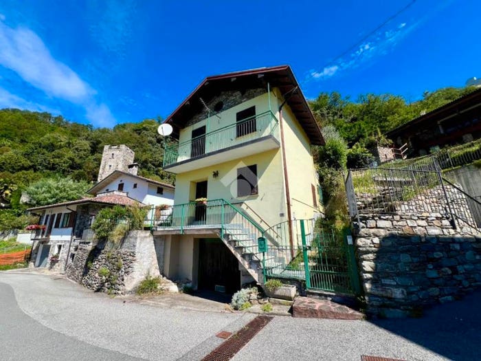Casa monolocale in vendita in Via Antica Regina, Centro, Sorico