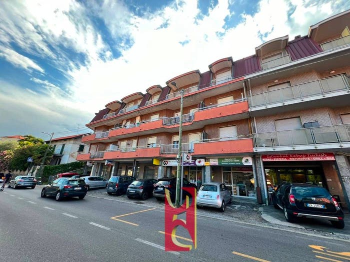 Appartamento trilocale in vendita in Via Varesina, Centro, Jerago con Orago