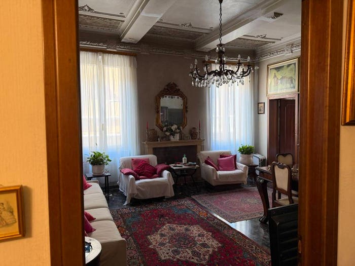 Appartamento con 5 locali in vendita in Via Mascherella, Centro Storico, Modena