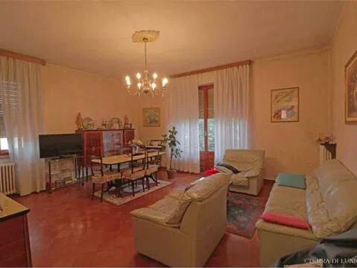 Appartamento con 6 locali in vendita in Piazza Italia No Number, Centro, Pontremoli