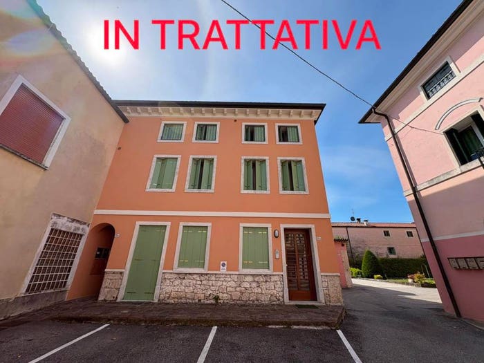 Casa bilocale in vendita in Piazza Guglielmo Marconi, Centro, Castelgomberto