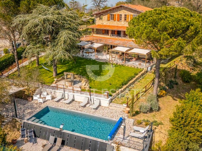 Casa con 6 locali in vendita in Via Crocicchie, Lisciano Niccone