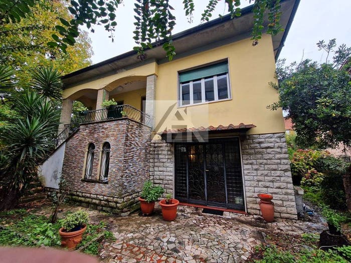 Casa con 6 locali in vendita in Viale Alcide De Gasperi, Sant'Anna, Lucca