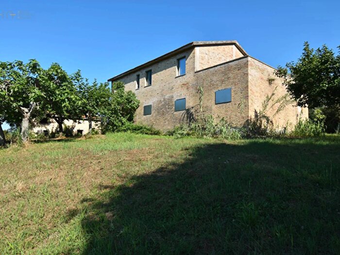 Casa con 10 locali in vendita in Contrada Taiano, Controguerra