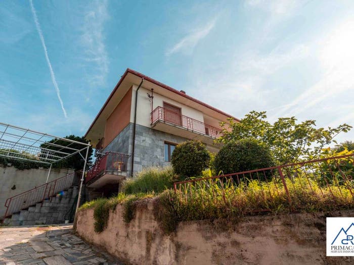 Casa con 6 locali in vendita in Via Bellaria, Centro, Gavirate