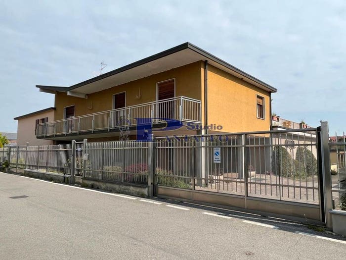 Casa quadrilocale in vendita in Via Giovanni Passerini, Morimondo