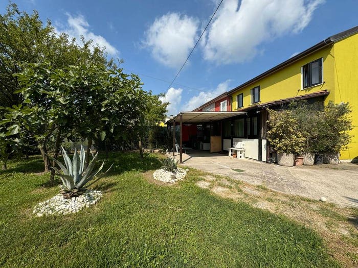 Casa trilocale in vendita in Via Roma, Loreo
