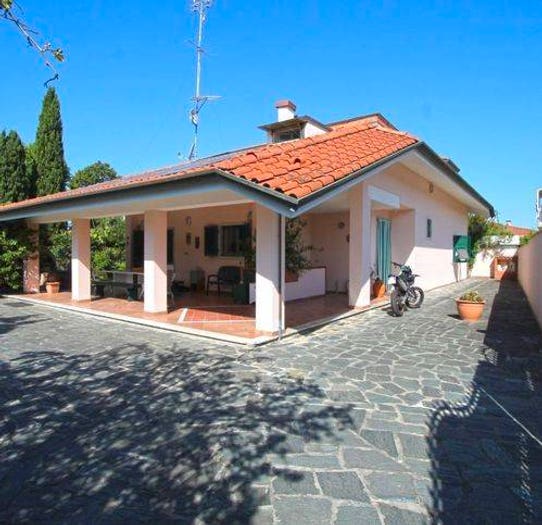 Casa con 6 locali in vendita in Viale Monzoni, Avenza, Carrara