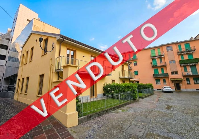 Appartamento trilocale in vendita in Via Montello, Melzo