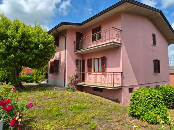 Casa con 5 locali in vendita in Via Egidio Carella, Pianello Val Tidone
