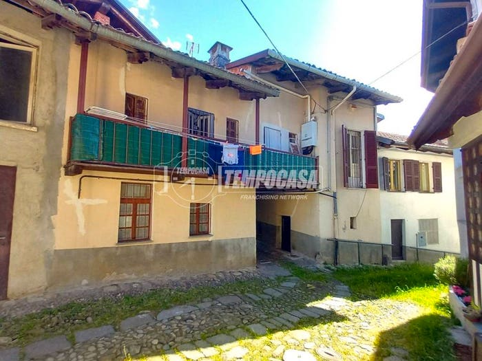 Casa quadrilocale in vendita in Via Santuario D'Oropa, Vandorno Piazzo Cossila, Biella