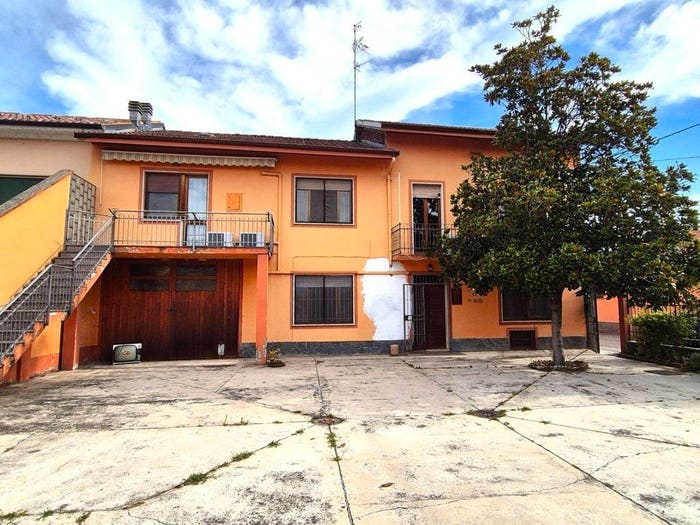 Casa con 6 locali in vendita in Via Novembre, Ticineto
