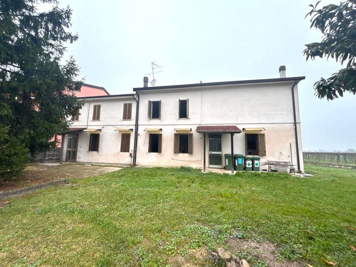Casa con 6 locali in vendita in Via Guglielmo Marconi, Centro, Villimpenta