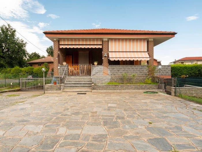 Casa con 6 locali in vendita in Via Francesco Petrarca, San Gillio