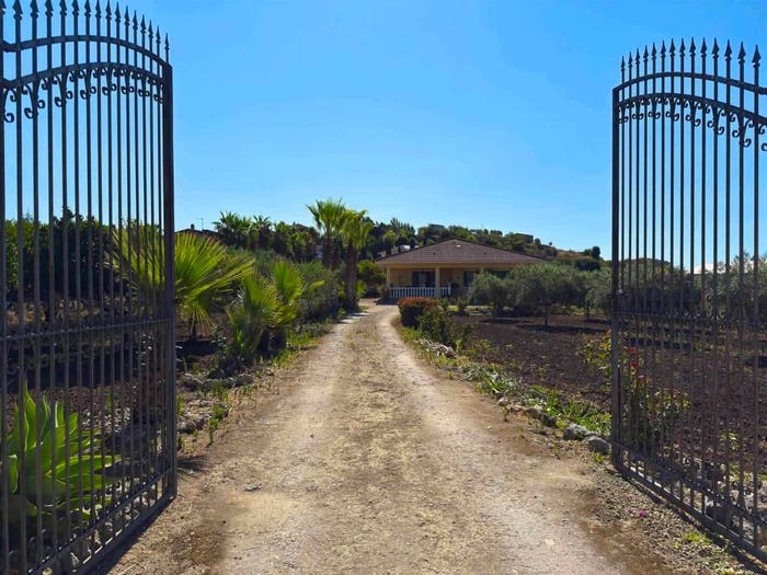 Casa con 5 locali in vendita in Campobello di Licata