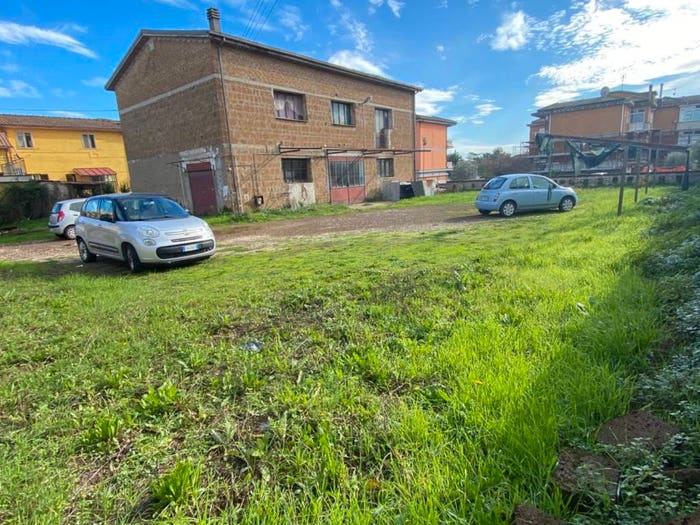 Casa con 6 locali in vendita in Via dei Farnese snc, Centro, Nepi