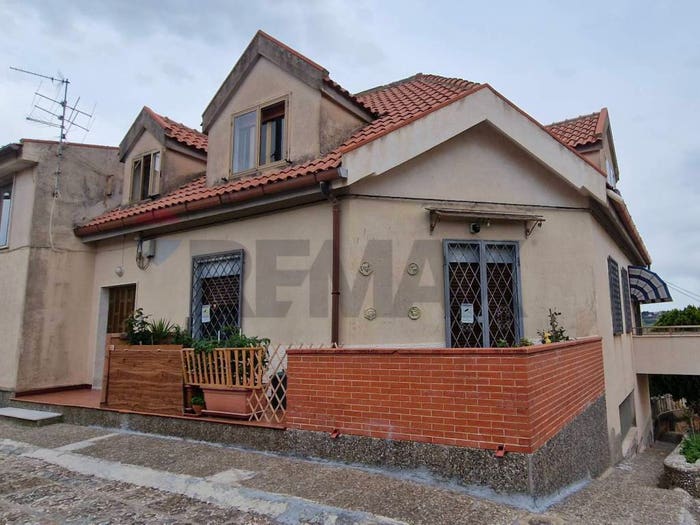 Appartamento quadrilocale in vendita in Strada Vicinale Mugavero, Enna