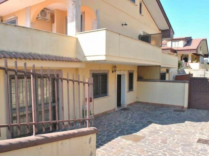 Casa con 6 locali in vendita in Via Olevano Romano, Setteville Nord, Guidonia Montecelio