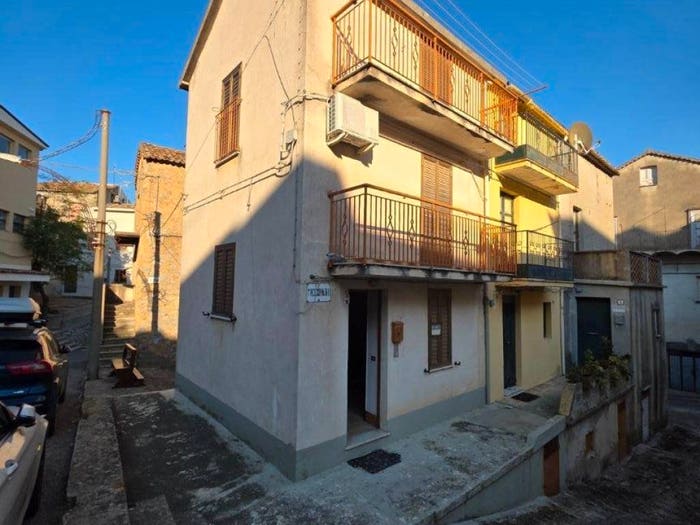 Casa trilocale in vendita in Centro, Santa Caterina dello Ionio