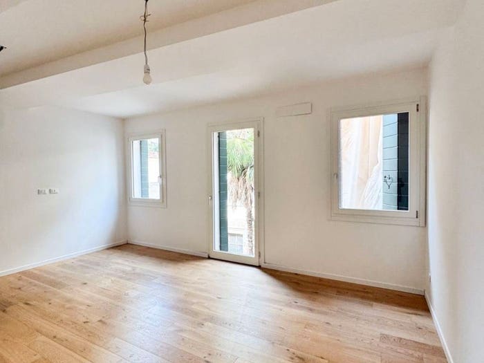 Appartamento trilocale in vendita in Via Antonio Locatelli, Santo, Padova