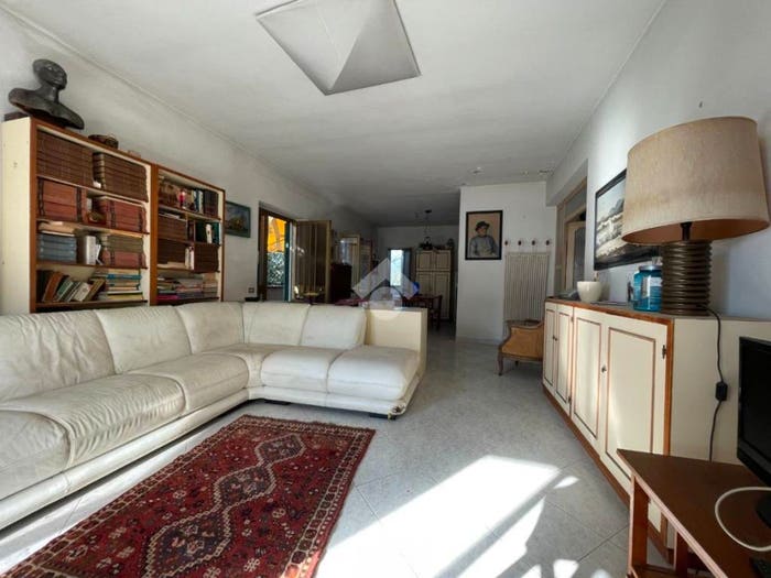 Casa con 6 locali in vendita in Via Martin Ferraro, Zona Industriale, Massa