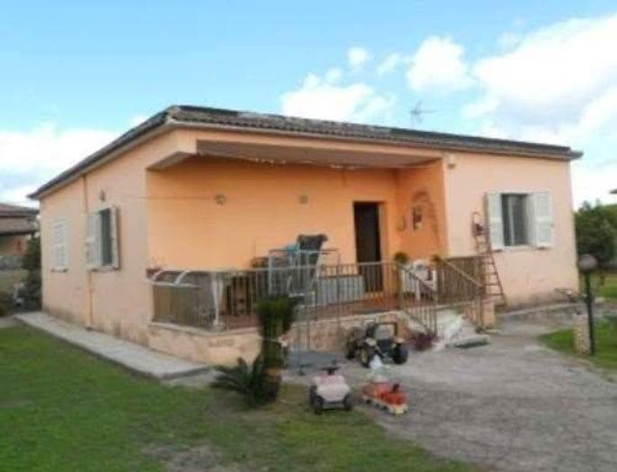 Casa quadrilocale in vendita in Via Sessa Aurunca, Falasche Armellino, Anzio