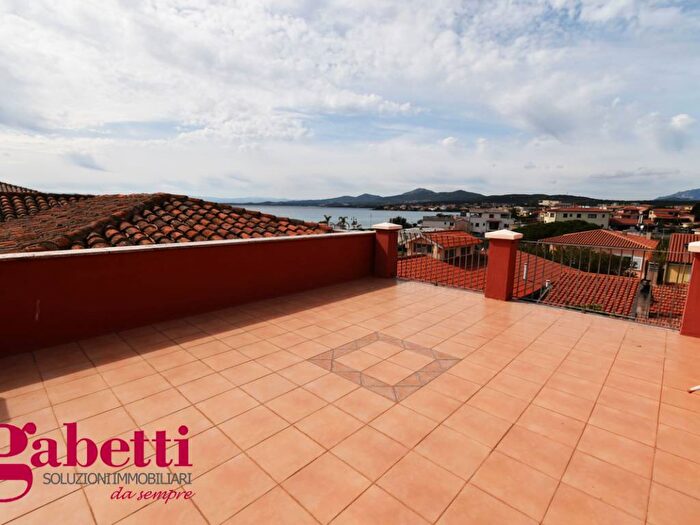 Casa quadrilocale in vendita in Golfo Aranci