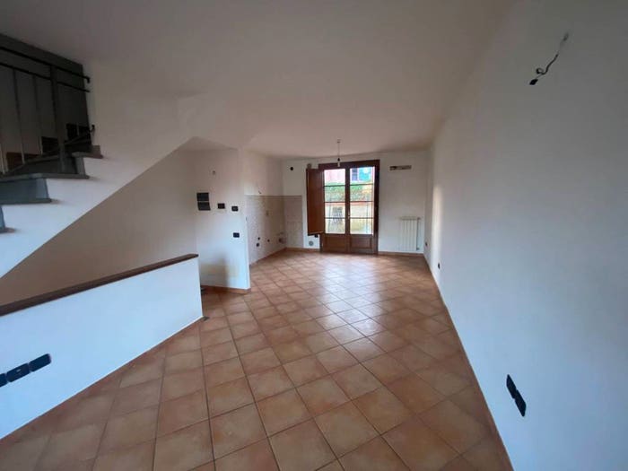 Casa con 6 locali in vendita in Via Barzano, Fornacelle, Montemurlo