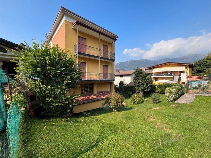 Casa con 6 locali in vendita in Peia