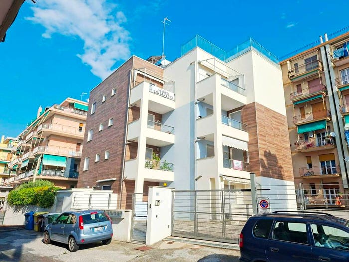 Appartamento trilocale in vendita in Corso Novembre, Borghetto Santo Spirito