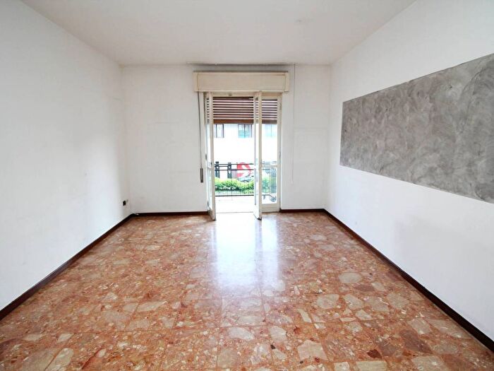 Appartamento trilocale in vendita in Viale Pietro Toselli, Piscina, Legnano