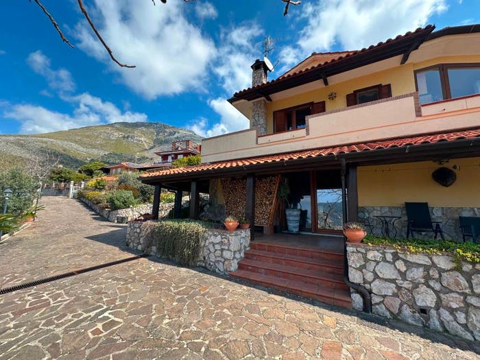 Casa con 6 locali in vendita in Contrada Pagnano Traversa, Itri