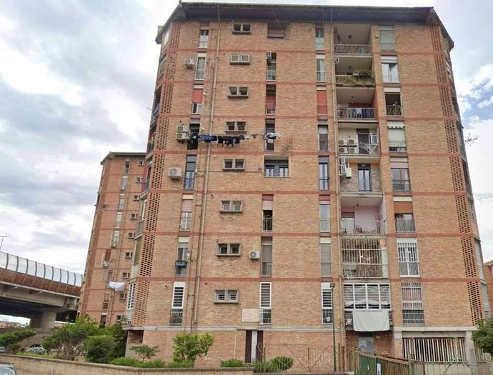 Appartamento con 6 locali in vendita in via Giustiniano, Soccavo, Napoli