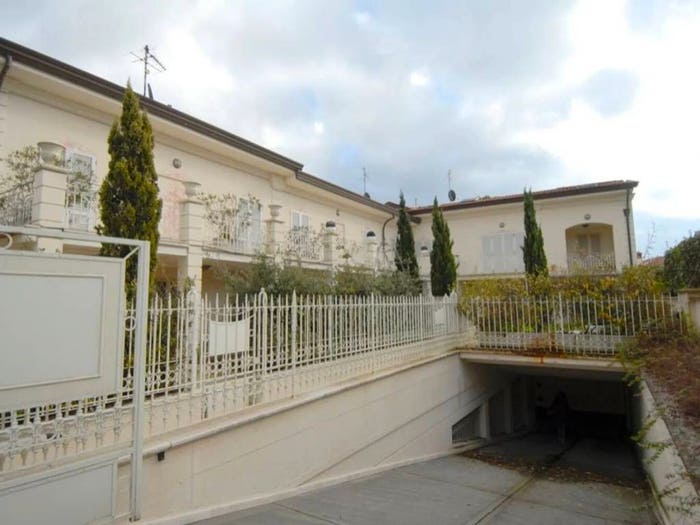 Casa con 6 locali in vendita in Via Duca D'Aosta, Centro, Forte dei Marmi