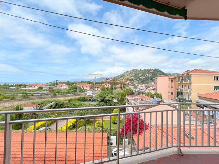 Appartamento trilocale in vendita in Via Giovanni Prati, Centro, Vallecrosia