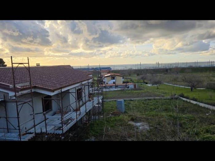 Casa quadrilocale in vendita in Via della Volpe, Paola