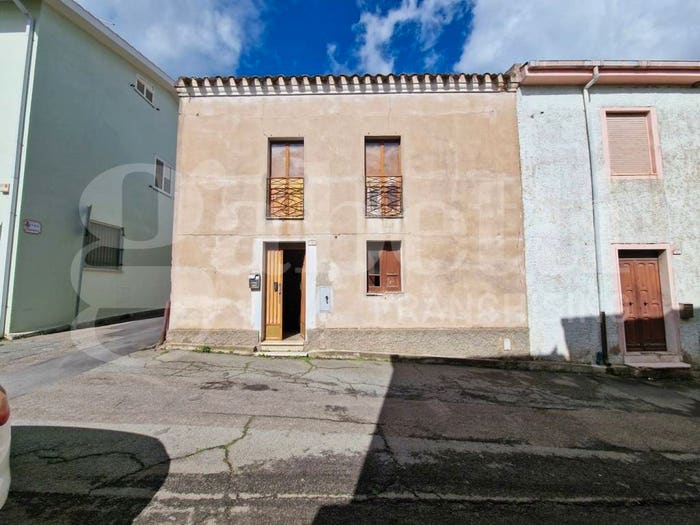 Casa con 6 locali in vendita in via umberto, Siliqua