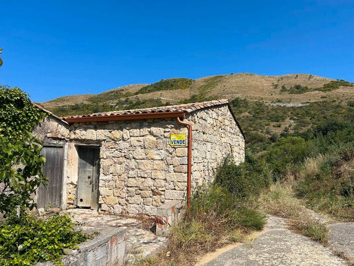 Casa con 5 locali in vendita in Via Mazzetti, Castellana Sicula