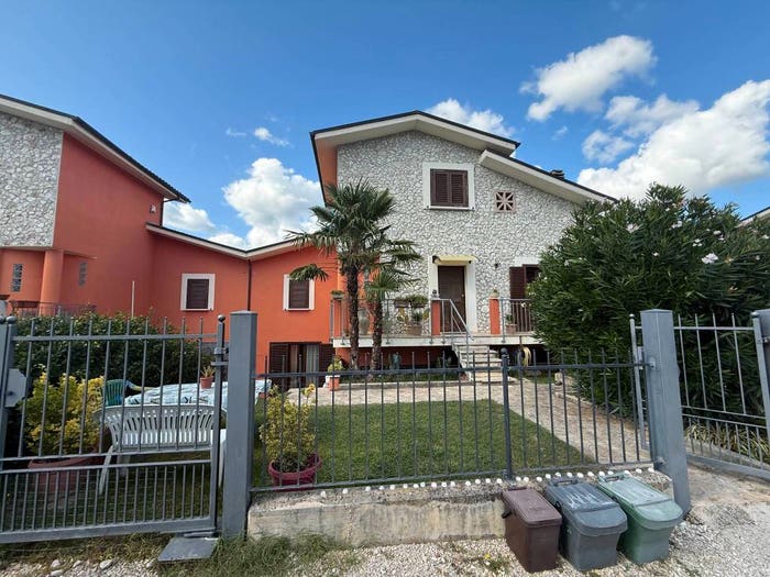 Casa con 6 locali in vendita in Via Turano, Contigliano